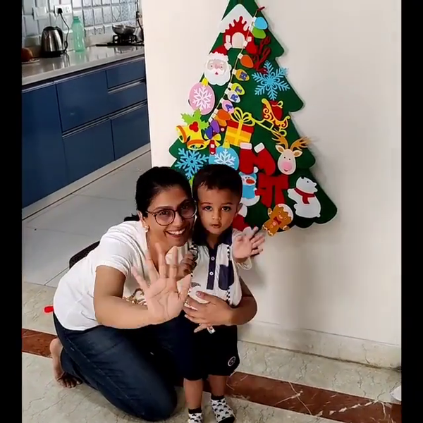 Load and play video in Gallery viewer, Personalized Wall Hanging Montessori DIY Felt Christmas Tree with 23 Colorful Felt Ornaments, Christmas Tree Gift Toddler
